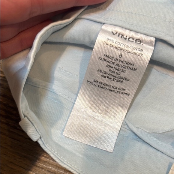 Vince Women's Size 8 Light Blue Cotton Bermuda Shorts 7" inseam / 10" rise EUC - Picture 3 of 9